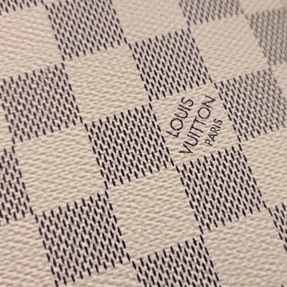 🤍Louis Vuitton Wristlet🤍 - Picture 5 of 14